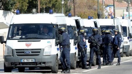 Marseille police kill man suspected of stabbing five people in city centre – France 24