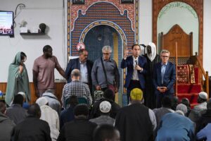 At least nine pig heads found outside several Paris mosques – France 24