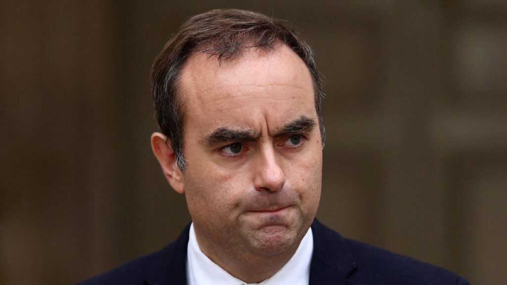 France’s outgoing PM enters final talks to avoid political deadlock – Euractiv