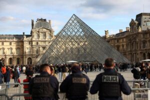 ‘Priceless’ jewels stolen from France’s Louvre Museum in four-minute heist – Al Jazeera