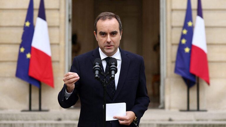 Bargaining and Backstabbing: Unraveling the Strategies Behind France’s Political Deadlock Bargaining and backstabbing: How to break France’s political deadlock? – The Debate – France 24