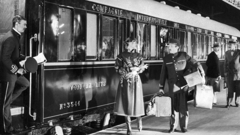 Step Aboard the Orient Express: Experience a Luxurious Journey Back to the Glamorous 1920s in Paris The Orient Express pulls up in Paris: An opulent journey into the 1920s – Le Monde.fr