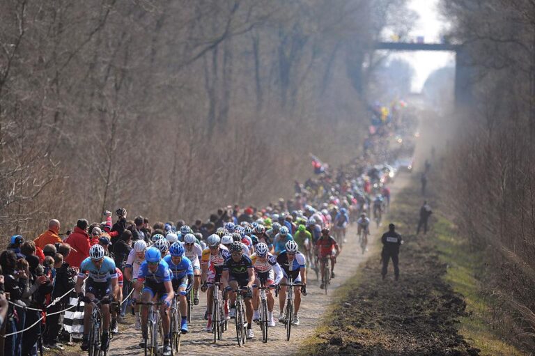What is the Trouée d’Arenberg? Paris-Roubaix cobbles at their most iconic in Arenberg Forest – Cyclingnews