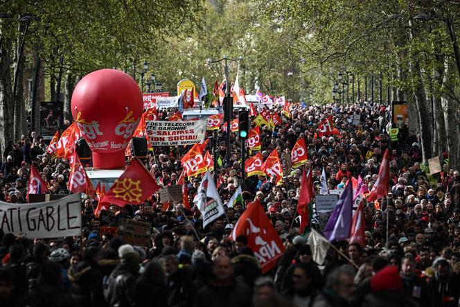 Toulouse Streets Overflow as Thousands Unite in Powerful ‘Block Everything’ Protest Large Crowds March Through Toulouse Streets During French ‘Block Everything’ Protest – Yahoo News Canada