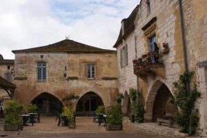 Classic Provençal bastide comes to market near Aix-en-Provence – Business Post