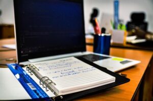 France: Macron’s pro-business agenda hit by budget chaos – DW.com