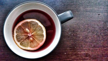 For the first time in France, a global icon of British pop reveals his secret archives in a photo exhibition 40 minutes from Marseille. – Marseille Secrète