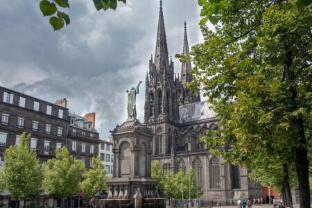 Clermont-Ferrand’s cathedral is built entirely from black lava stone – Boing Boing