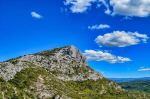 An iconic French mountain in Aix-en-Provence may soon disappear – The World from PRX