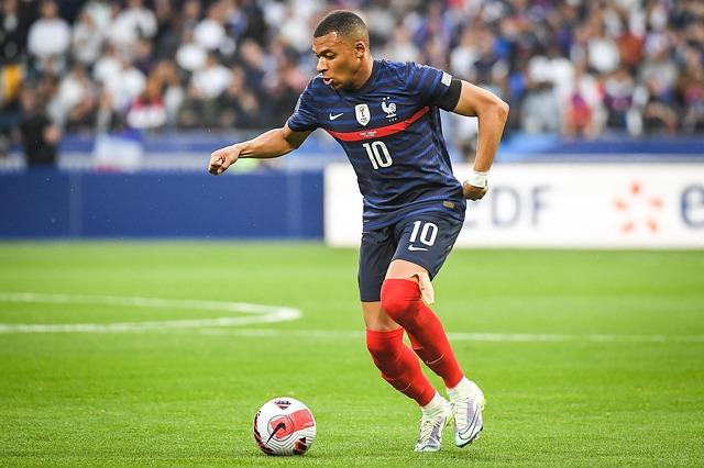 Kylian Mbappé’s girlfriend torn between Spain-France World Cup semifinal – Yahoo Sports