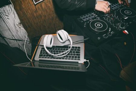 Kavinsky, French DJ known for ‘Drive’ song ‘Nightcall,’ found dead at home at 50 – Yahoo