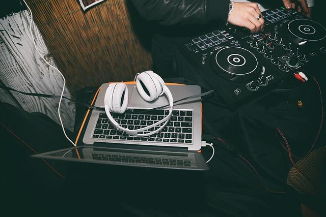 French DJ Kavinsky, Iconic Voice Behind ‘Nightcall’ from ‘Drive,’ Passes Away at 50 Kavinsky, French DJ known for ‘Drive’ song ‘Nightcall,’ found dead at home at 50 – Yahoo