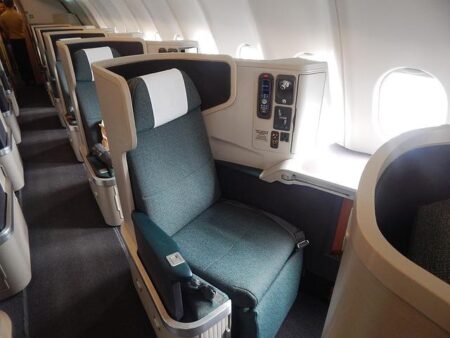 Airlines Are Now Selling Business Class Seats Like Smartphones: Inches & 4K Screens Replacing Soft Service – Simple Flying Airlines Are Now Selling Business Class Seats Like Smartphones: Inches & 4K Screens Replacing Soft Service – Simple Flying