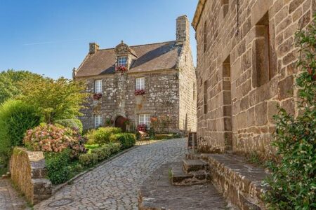 Fury of fire-ravaged French village at being ‘sacrificed’ for millionaires’ peninsula – France 24