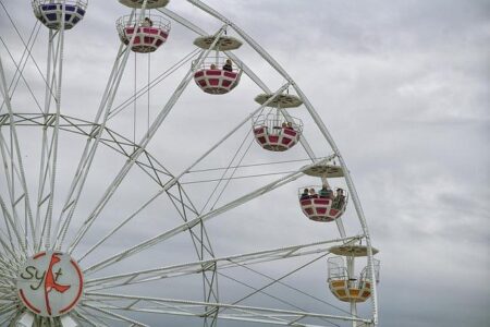 France eyes theme park deal during Saudi crown prince visit – Macau Business