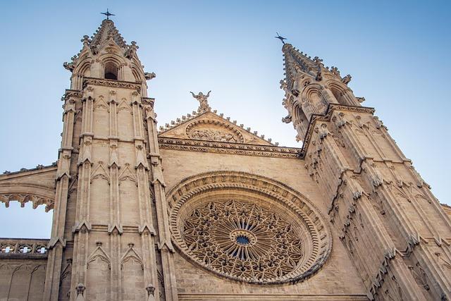 Spire of French landmark Rouen cathedral on fire – China Daily Global Edition Spire of French landmark Rouen cathedral on fire – China Daily Global Edition