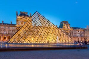 Louvre and other museums closing for Saturday protests as French authorities deploy 70,000 officers – AP News